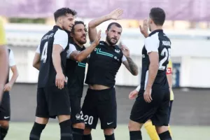 Με Καλτσά και Χριστοφή... καθάρισε νωρίς (φώτος)