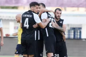 Με Καλτσά και Χριστοφή... καθάρισε νωρίς (φώτος)