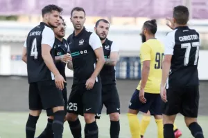 Με Καλτσά και Χριστοφή... καθάρισε νωρίς (φώτος)