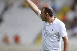 "Καλησπέρα" με ΓΚΕΛΑ για το ΑΠΟΕΛ... (φώτος)