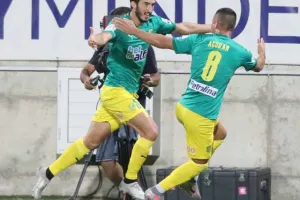 Το 2Χ3 έγινε με... ΤΡΙΑ στο ΑΠΟΕΛ! (φώτος)