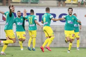 Το 2Χ3 έγινε με... ΤΡΙΑ στο ΑΠΟΕΛ! (φώτος)