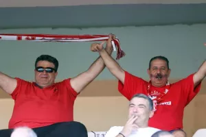 (ΦΩΤΟΣ) Ο κόσμος της Σαλαμίνας στην πρεμιέρα