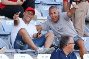 (ΦΩΤΟΣ) Ο κόσμος της Σαλαμίνας στην πρεμιέρα