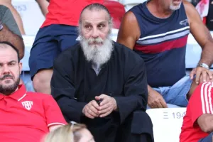 (ΦΩΤΟΣ) Ο κόσμος της Σαλαμίνας στην πρεμιέρα