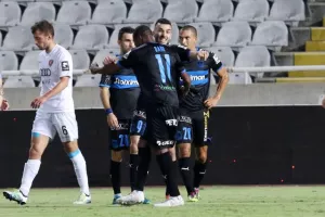 "Πεντάμορφος" Απόλλωνας με... SHOW Νταμπό!  (Φώτος)