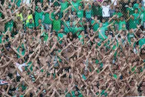 ΟΚΤΩ χρόνια μετά/ Ξανά ΑΣΤΕΡΑΣ - Ξανά ΛΑΡΚΟΥ! (Βίντεο/φώτος)