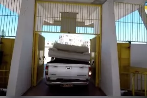 Όχι στον καναπέ!
