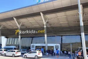 Στις αφίξεις/Φθάνει σε λίγο το ΑΠΟΕΛ (φώτος)