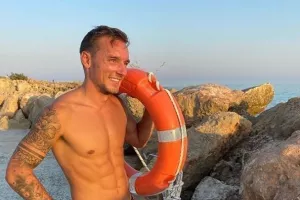 Μποτεάκ με μαγιό και..."Oμόνοια - Ερ. Αστέρας. Πως το βλέπετε;;;"
