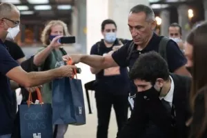 Μασκοφόρος... Δώνης στο Τελ Αβίβ