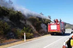 Στάχτη δέκα τετραγωνικών χιλιομέτρων στο Πραστειό