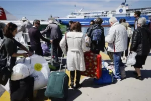 Ελλάδα/Σύλληψη τριών ατόμων που ταξίδεψαν ενώ ήταν σε καραντίνα