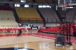 Ολυμπιακός: Πρώτη προπόνηση για Ζαν Σαρλ στο ΣΕΦ (βίντεο)