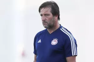 Έξαλλος με τον αγωνιστικό χώρο του ΟΑΚΑ ο Μαρτίνς