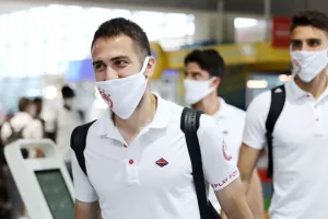 Ολυμπιακός: Πέταξε για την ρεβάνς με την Γουλβς (φώτος)