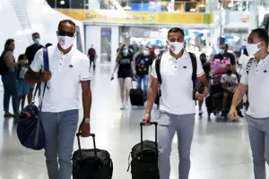Ολυμπιακός: Πέταξε για την ρεβάνς με την Γουλβς (φώτος)