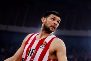 Θετικός στον Covid-19 ο Παπανικολάου