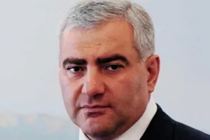 (Αντίπαλος Ομόνοιας) Ο δισεκατομμυριούχος Πρόεδρος 