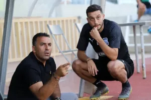 ΕΚΕΙ στο Erosi Manjgaladze 
