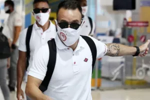 Ολυμπιακός: Πέταξε για την ρεβάνς με την Γουλβς (φώτος)