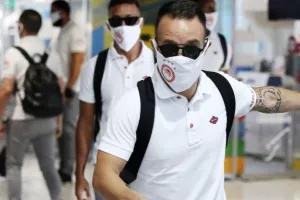 Ολυμπιακός: Πέταξε για την ρεβάνς με την Γουλβς (φώτος)