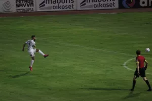 Νίκη με ανατροπή και με 10 παίκτες! (φώτος)