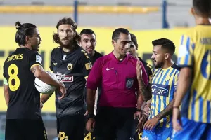 «Έπρεπε να αποβληθεί ο Καρασαλίδης, πέναλτι από Ινσούα»