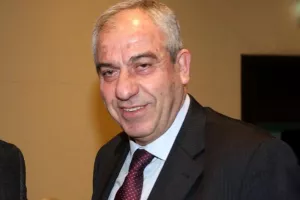 «Μας έχει μπερδέψει ο Κλάτενμπεργκ-Θέλει να δικαιολογήσει τα αδικαιολόγητα»