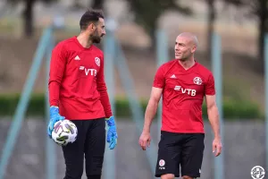 Στην άκρη/ΑΝΟ