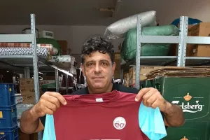 ΦΩΤΟΣ/Παραδόθηκαν οι πρώτες φανέλες των χορηγών