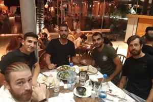Δείπνο... συσπείρωσης (φώτος)