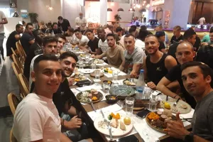 Δείπνο... συσπείρωσης (φώτος)