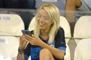 Στο κινητό...