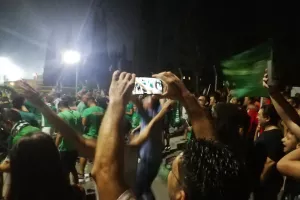 (ΒΙΝΤΕΟΣ/ΦΩΤΟΣ) ΠΑΝΙΚΟ οι Ομονοιάτες έξω από το ΓΣΠ!