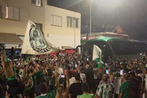 ΧΑΜΟΣ στο οίκημα των "Lakatamia Fans"/ Αποθεώθηκε η αποστολή! (ΦΩΤΟΣ/ΒΙΝΤΕΟ)
