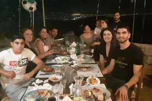 Πάρτι... ΠΡΟΚΡΙΣΗΣ στον Ιωάννη! (Φώτος)
