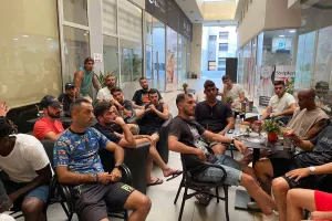 ΦΩΤΟΣ/Χαλαρή κουβέντα σε οικογενειακό κλίμα
