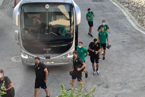 (Φώτος) Η άφιξη της ΑΕΚ στο ΓΣΠ 