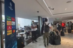 (Φώτος/βίντεο) Στο ξενοδοχείο η αποστολή της Ομόνοιας 