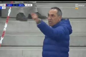 Εξαλλος ο Δώνης με ρεφ, αποβολή με δυο κίτρινες! 