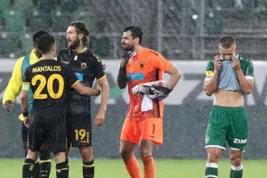 Με πιλότο... Τσιντώτα επιστρέφει η ΑΕΚ από την Ελβετία (φώτο)