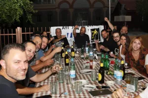 Δείπνο/Kerkida... με τα 20 σχεδόν εκατομμύρια! (φώτος)