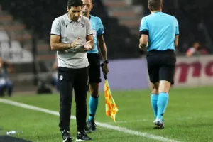 Φερέιρα: «Το Champions League πρέπει να περιμένει»