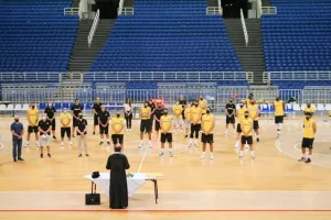 Σε κλειστό κύκλο έγινε ο αγιασμός στην μπασκετική ΑΕΚ (φώτος)