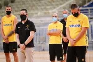 Σε κλειστό κύκλο έγινε ο αγιασμός στην μπασκετική ΑΕΚ (φώτος)