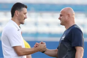 ΑΥΤΟΙ με "6"