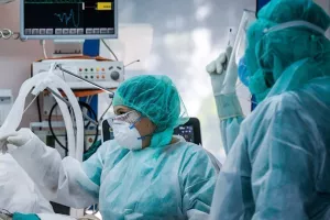 Αρνητικό ρεκόρ με 453 νέα κρούσματα/ΕΛΛΑΔΑ