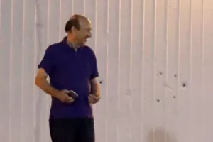 Πολύ χαρούμενος