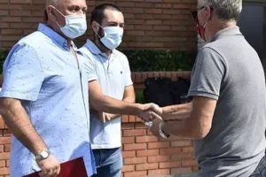 Αντίπαλος Ομόνοιας/Μοίρασε δωρεάν διαρκείας σε ΑμεΑ (φώτος)